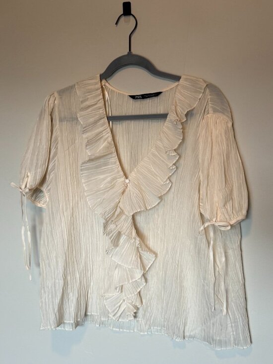Zara Tops - Zara Ruffle Blouse Cream Textured Top Puff Sleeve Romantic Cottagecore Medium